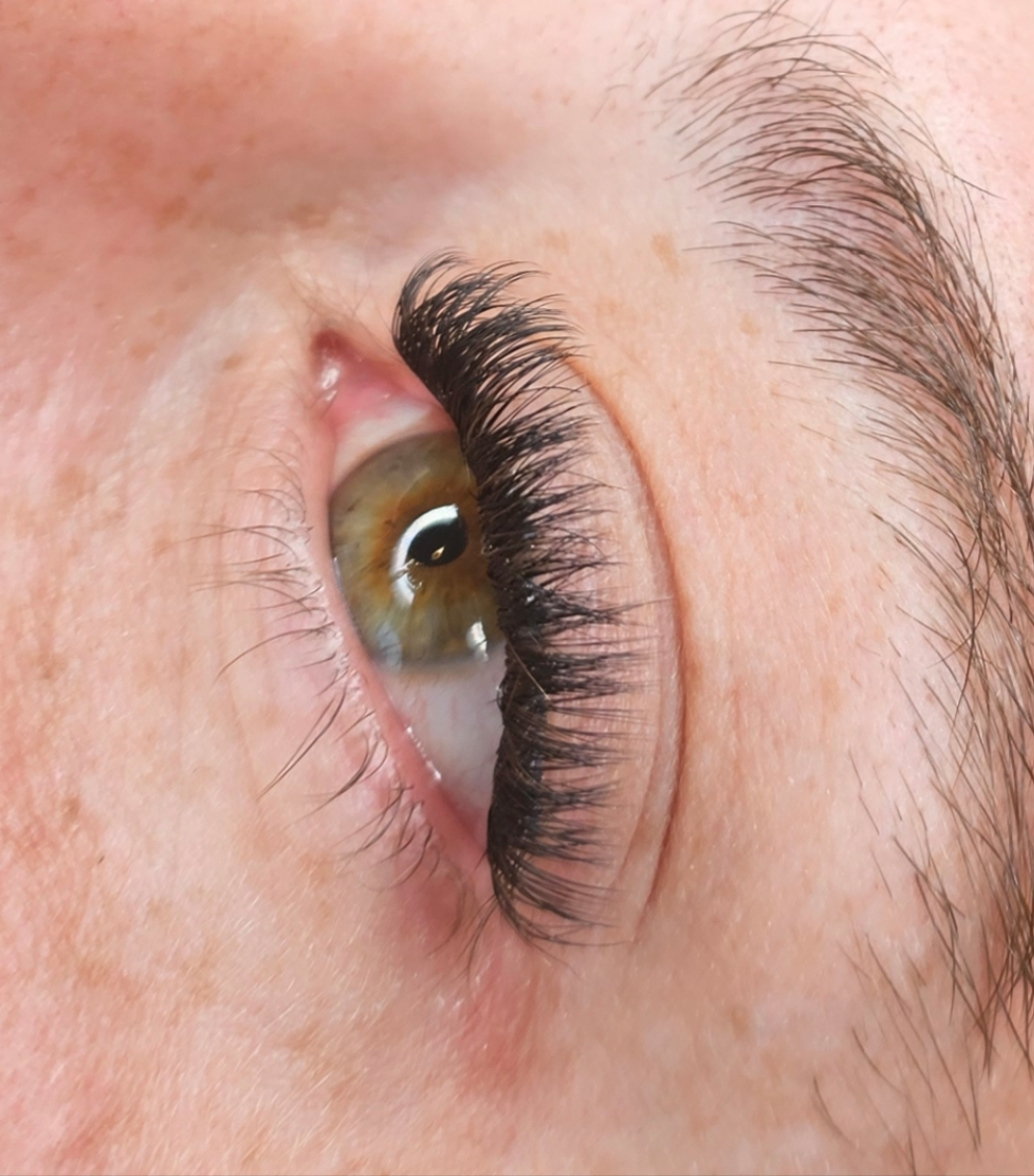 C04 D tape in lashes